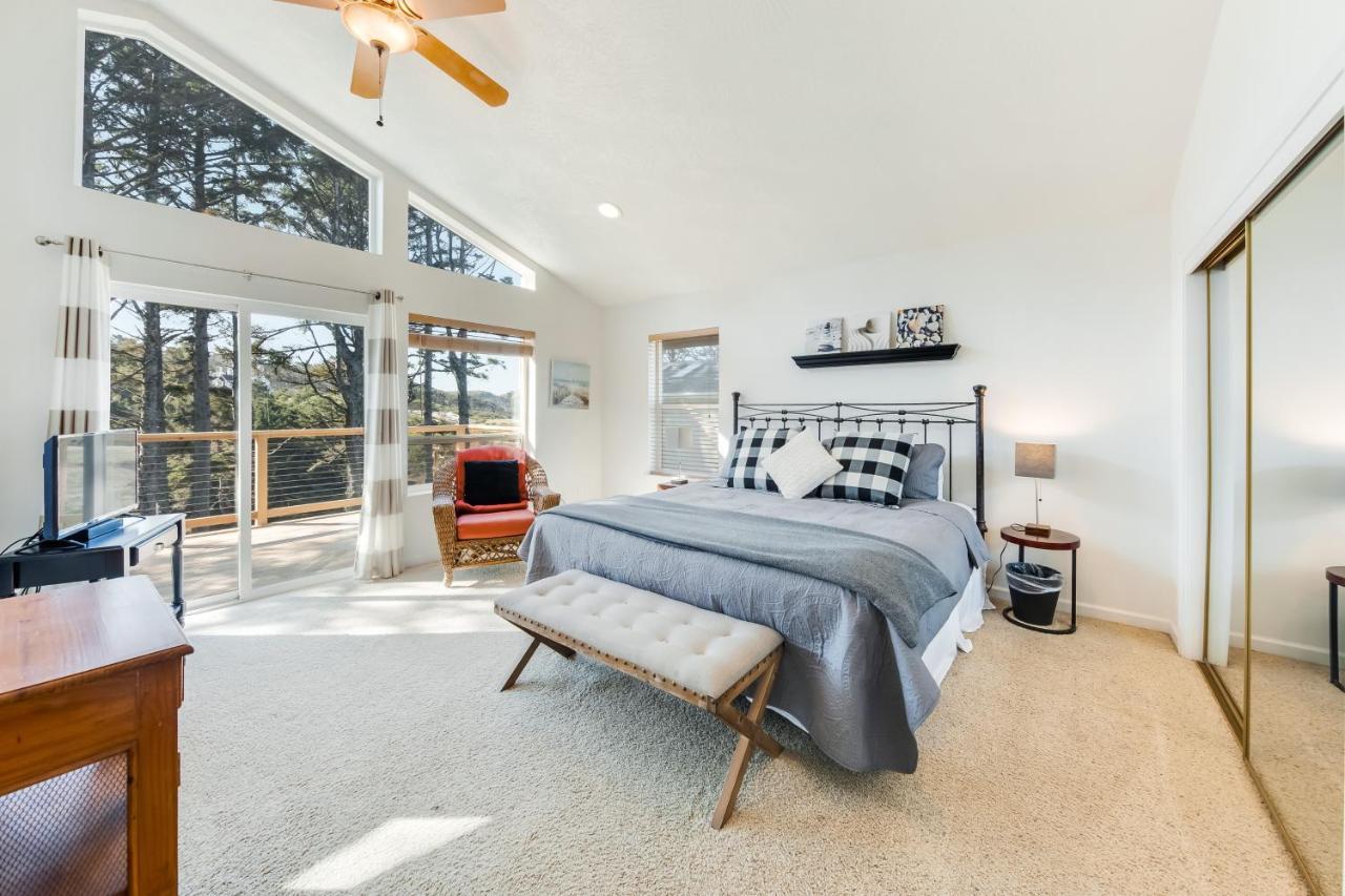 Yaquina Lighthouse View Beach Home Нюпорт Екстериор снимка