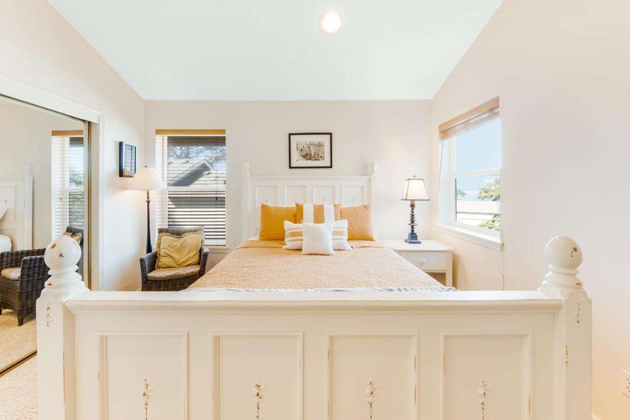 Yaquina Lighthouse View Beach Home Нюпорт Екстериор снимка