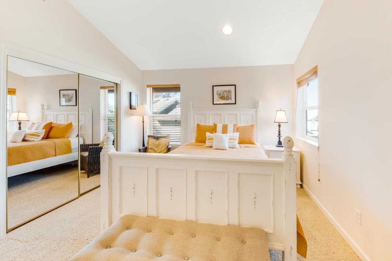 Yaquina Lighthouse View Beach Home Нюпорт Екстериор снимка