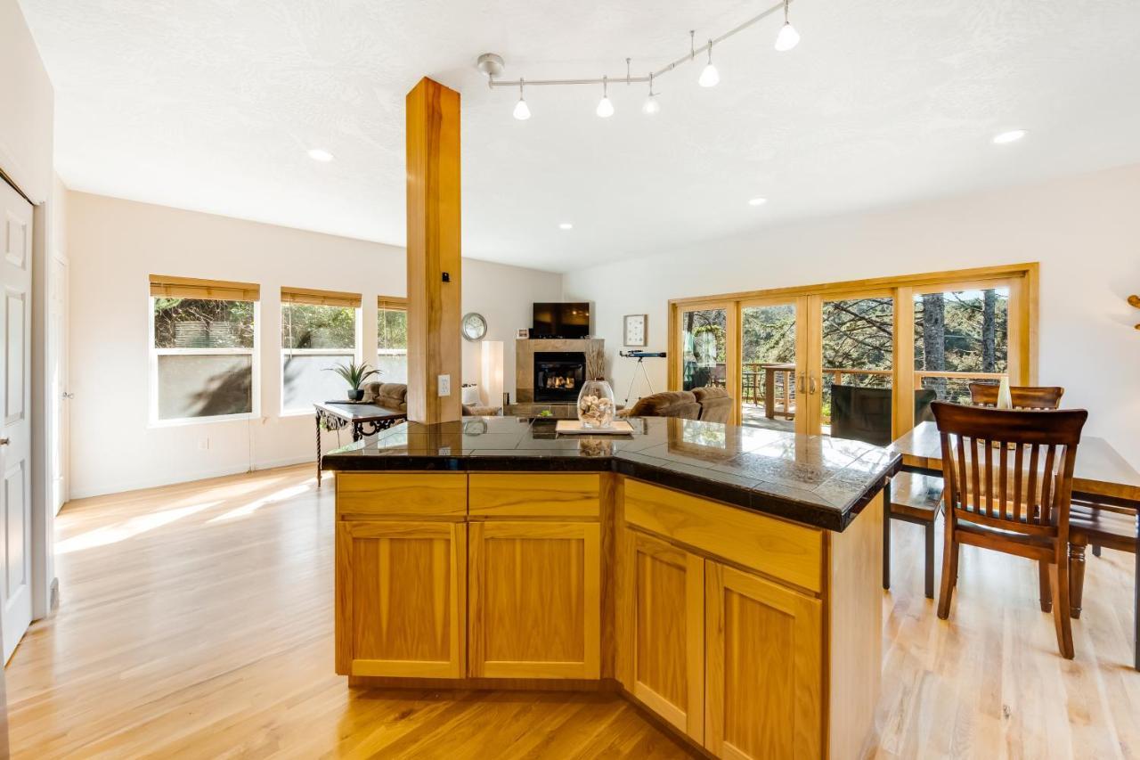 Yaquina Lighthouse View Beach Home Нюпорт Екстериор снимка