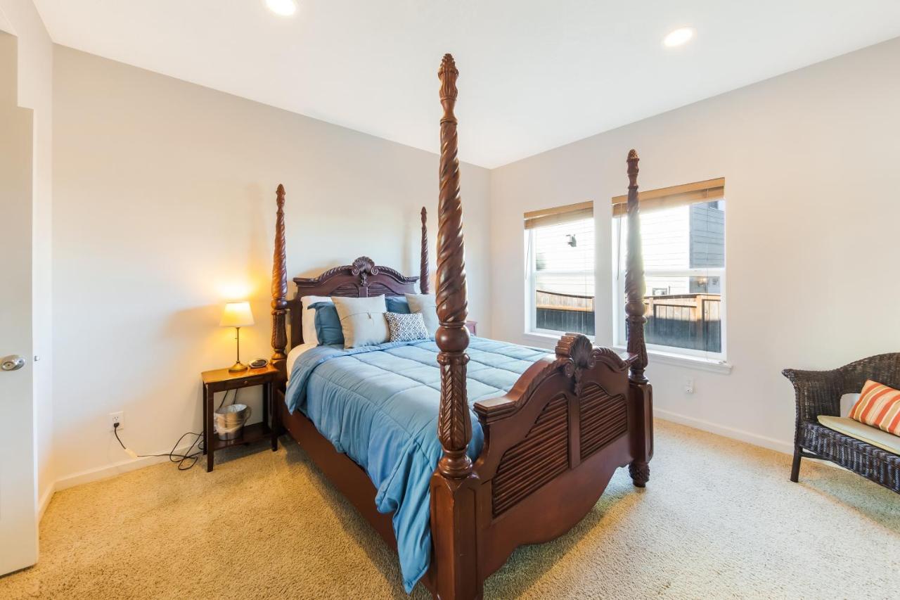 Yaquina Lighthouse View Beach Home Нюпорт Екстериор снимка