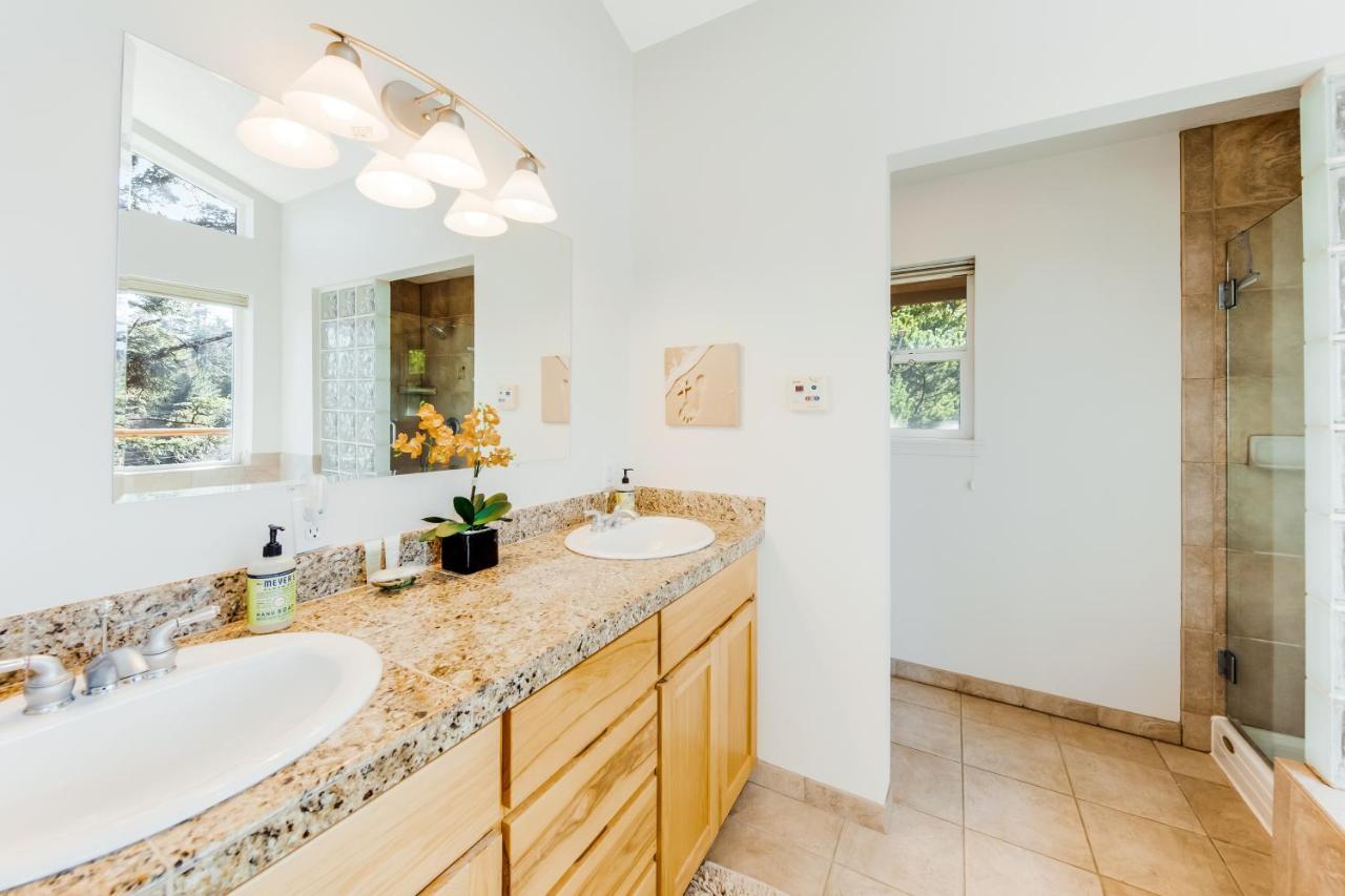 Yaquina Lighthouse View Beach Home Нюпорт Екстериор снимка